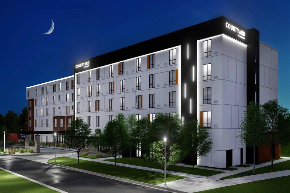 Courtyard By Marriott Petoskey At Victories Square Hotel Exterior photo