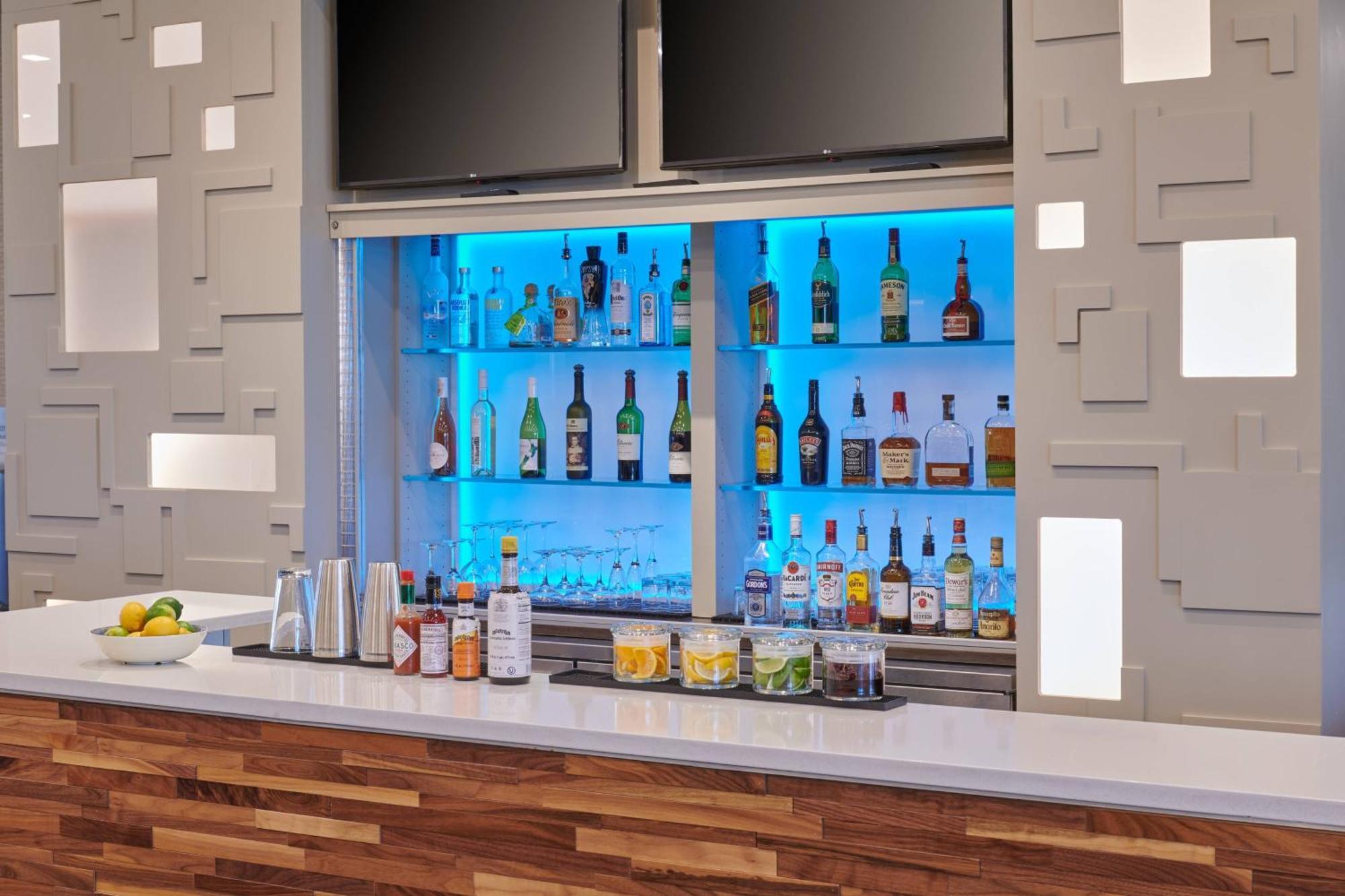 Courtyard By Marriott Petoskey At Victories Square Hotel Exterior photo