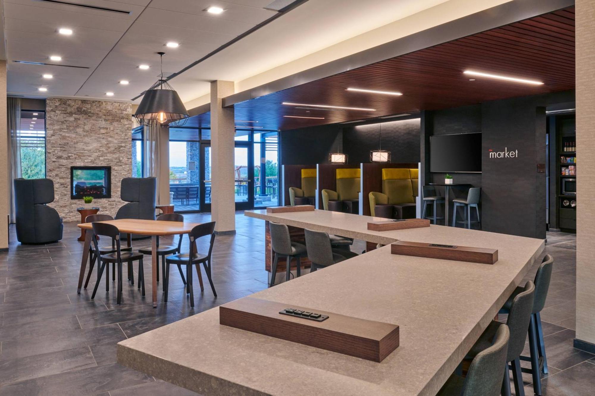Courtyard By Marriott Petoskey At Victories Square Hotel Exterior photo