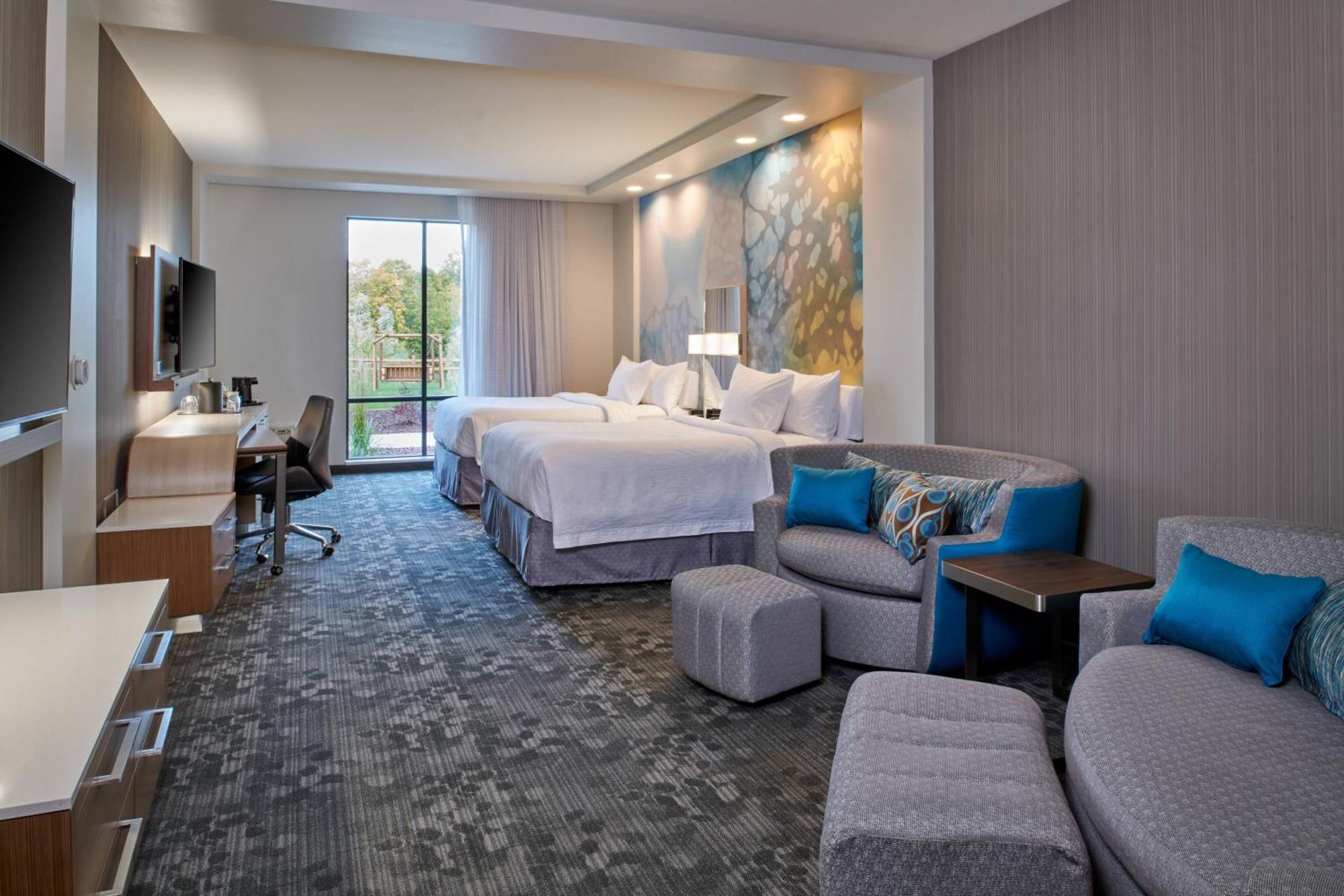 Courtyard By Marriott Petoskey At Victories Square Hotel Exterior photo
