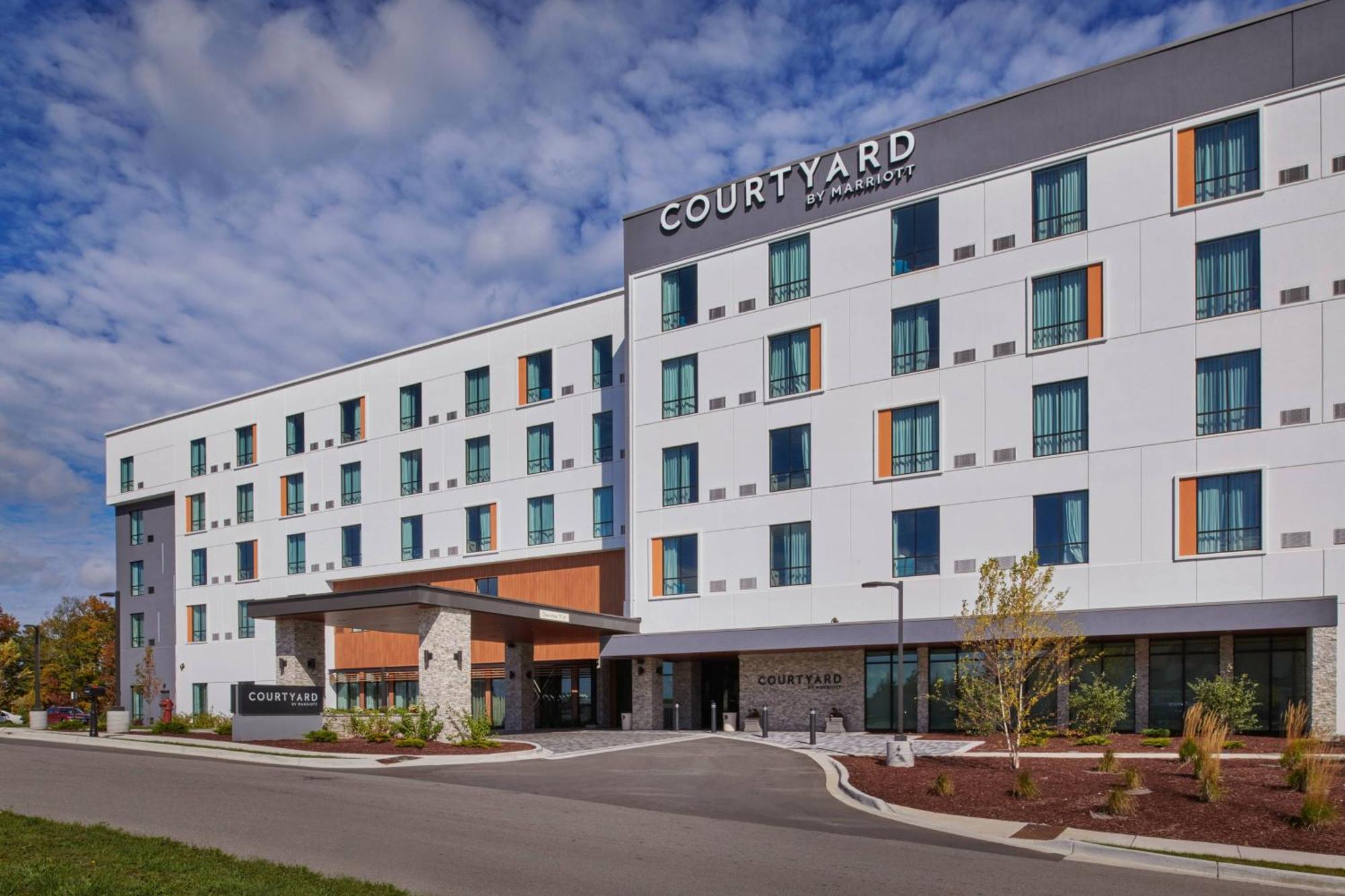Courtyard By Marriott Petoskey At Victories Square Hotel Exterior photo