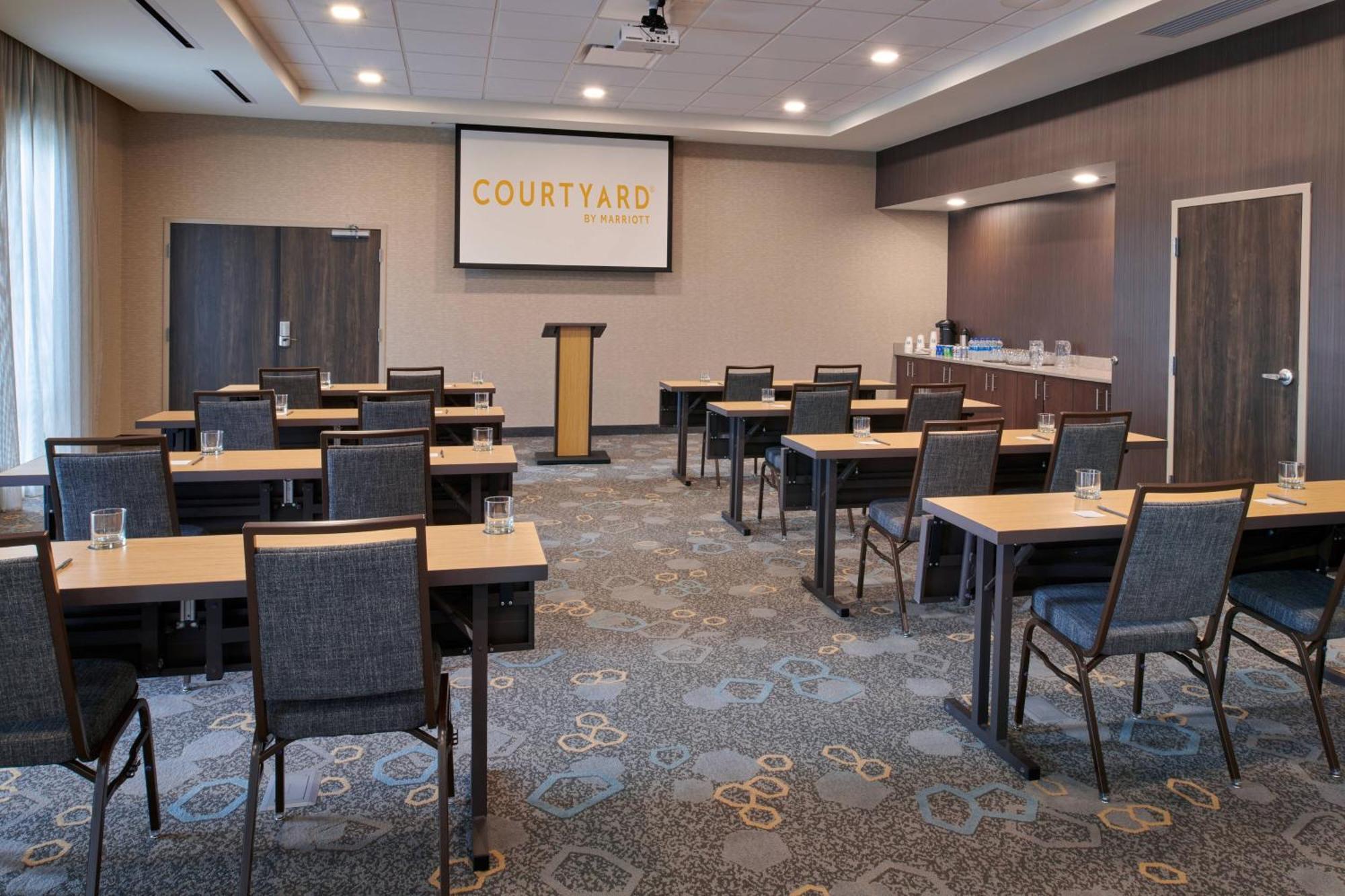 Courtyard By Marriott Petoskey At Victories Square Hotel Exterior photo
